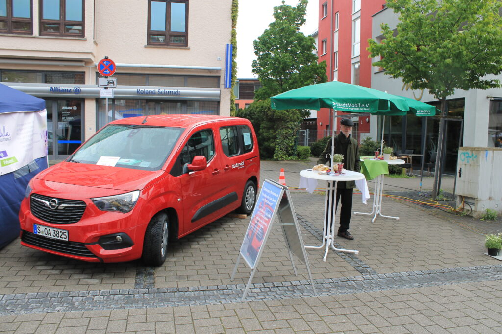 Infostand mit Hochdachkombi in Reichenbach/Fils